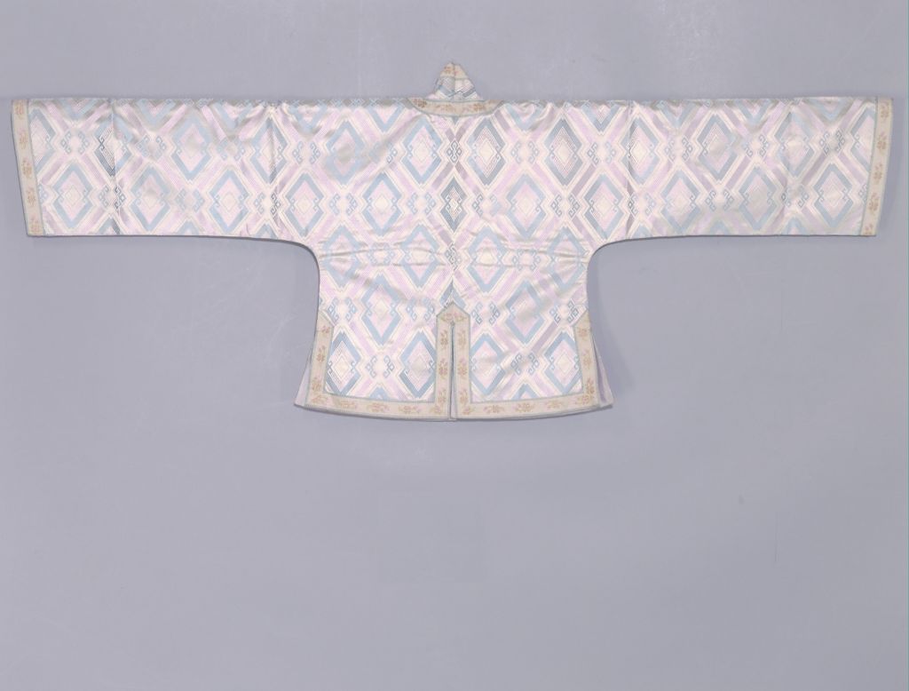 图片[2]-Silver grey square pattern satin jacket with dark flowers-China Archive